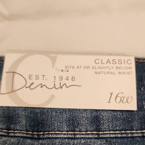 Embroidered Denim Women's Shorts - Picture 5 of 11